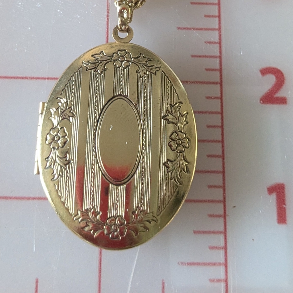 1928 Locket Necklace - Picture 5 of 5